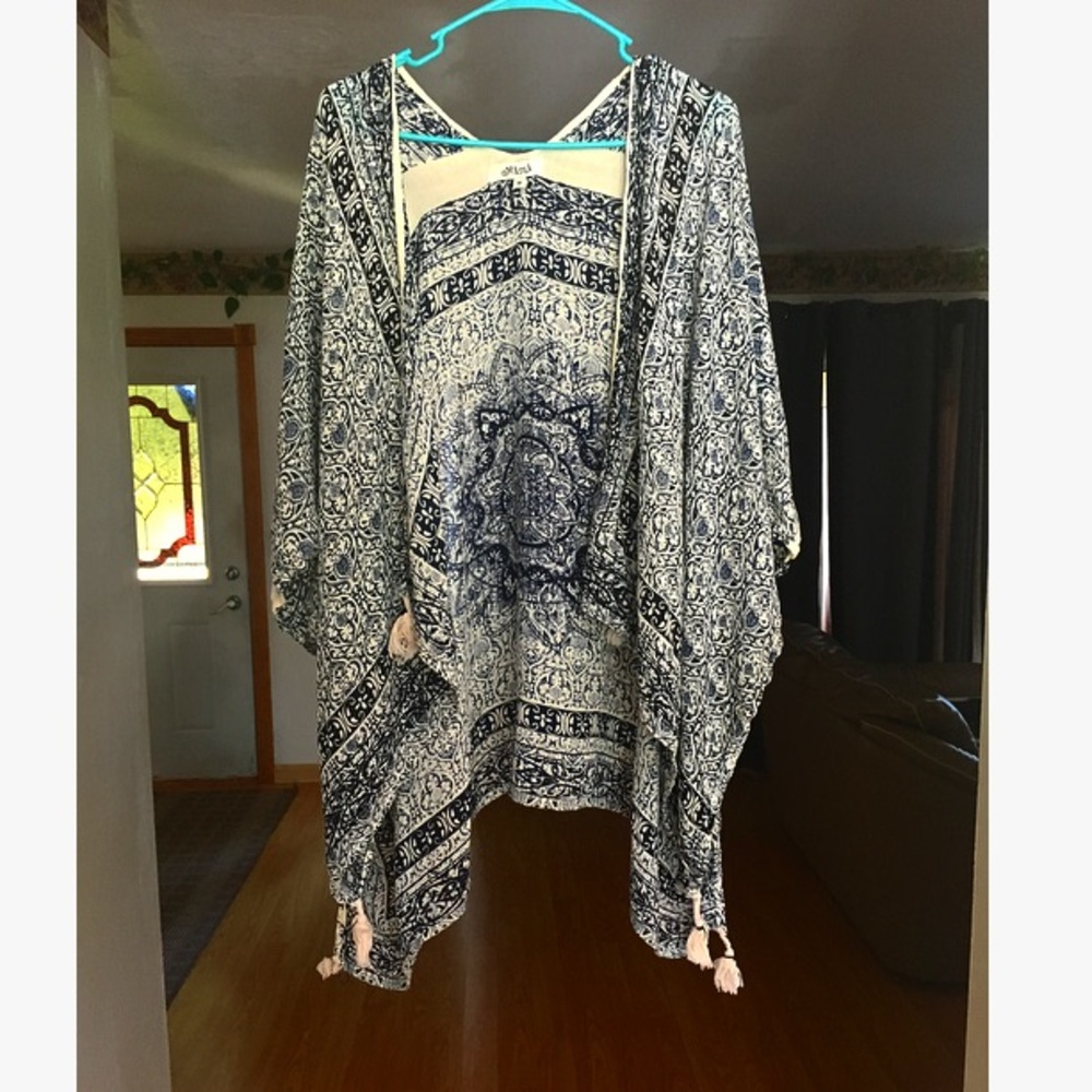 Blue and white Kimono cover